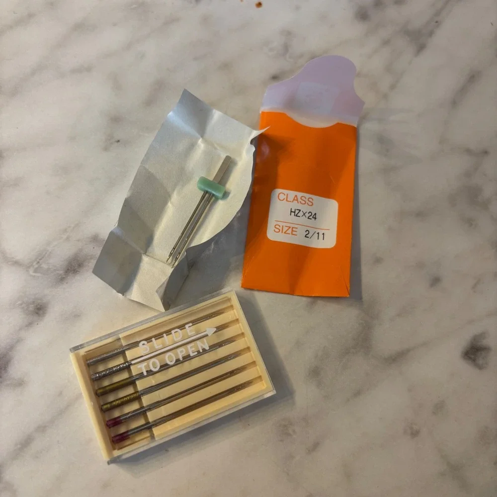 Vintage Sewing Machine Needles Twin Double Needle HZx24 Size 2/11 and Case Set